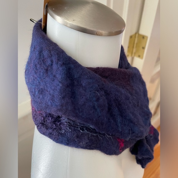 Hand crafted wet felted merino wool scarf/collar - Picture 2 of 5